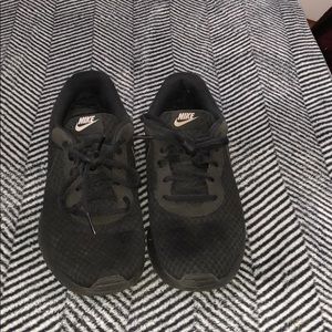 Black nikes